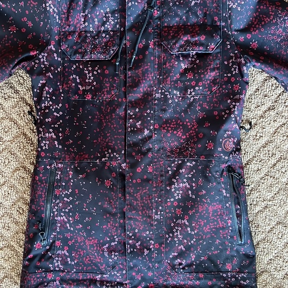 Volcom ski snowboarding jacket - women’s xs - Picture 3 of 11